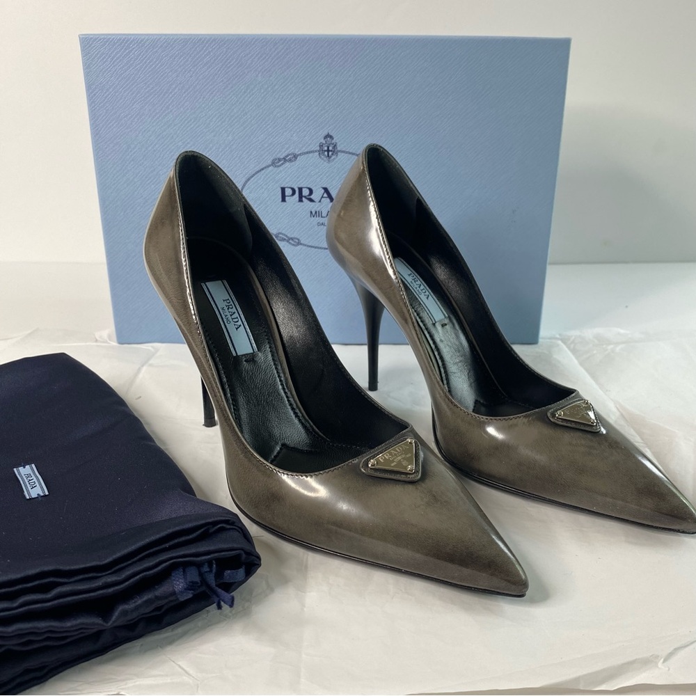 Prada Gray Pointed Toe Stiletto Heel
Pumps Size 35.5